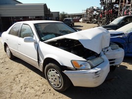 1999 TOYOTA CAMRY LE WHITE 2.2L AT Z17824